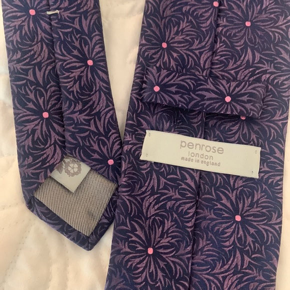 Penrose London 100% silk men’s necktie. Made in England. Deep navy w/ pink dot. - Picture 2 of 7